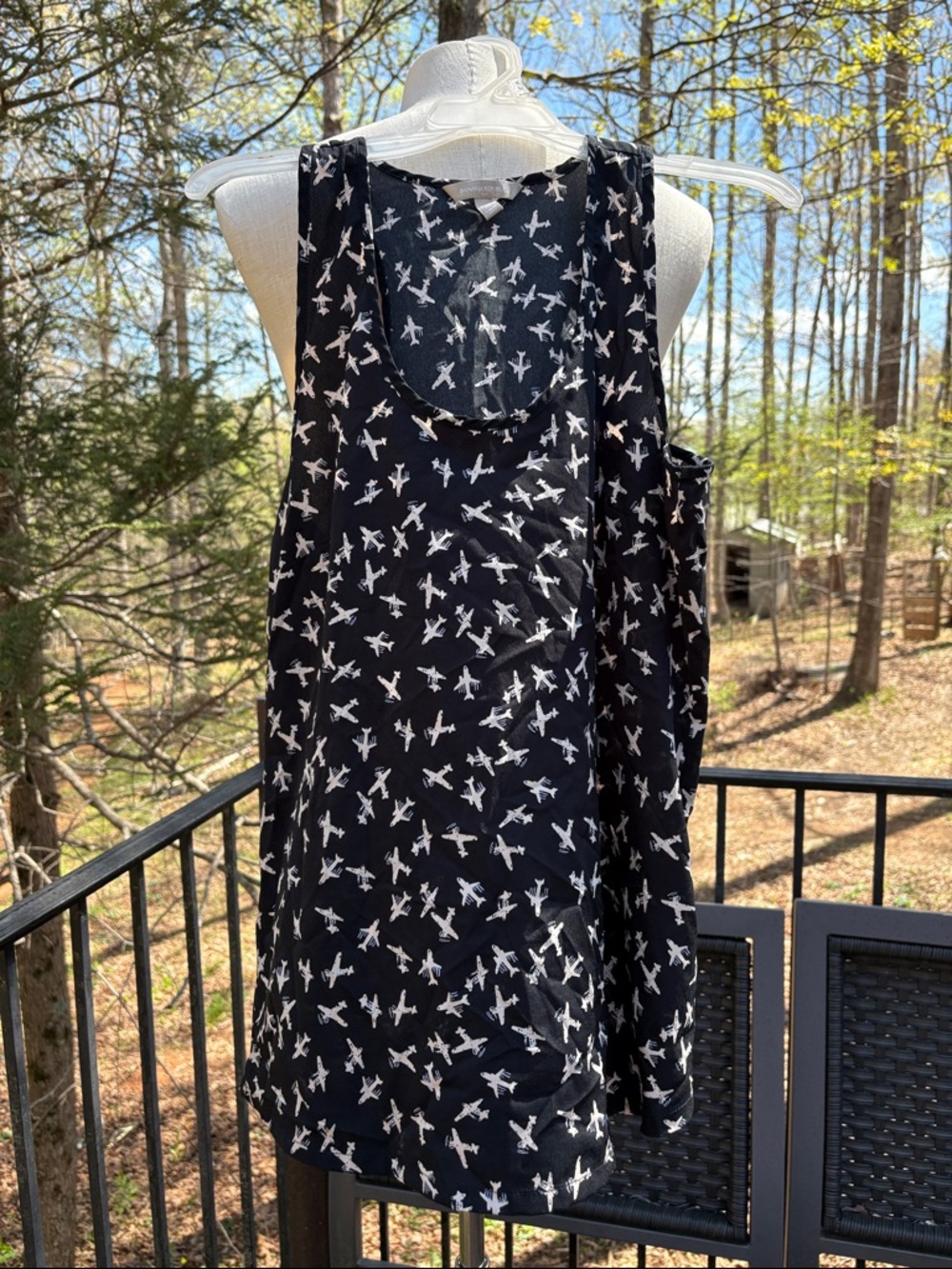 Banana Republic Black & cream Sleeveless airplane Print Women’s top sz M